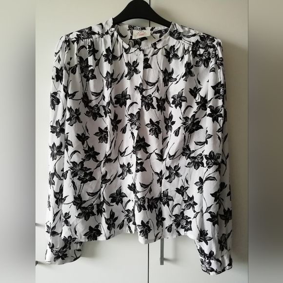 Peepers Tops - Vintage 90s White With Black Flowers Shirt Size 16